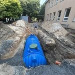 Hospodaření s dešťovou vodou ve škole: ZŠ Ratibořická v Horních Počernicích